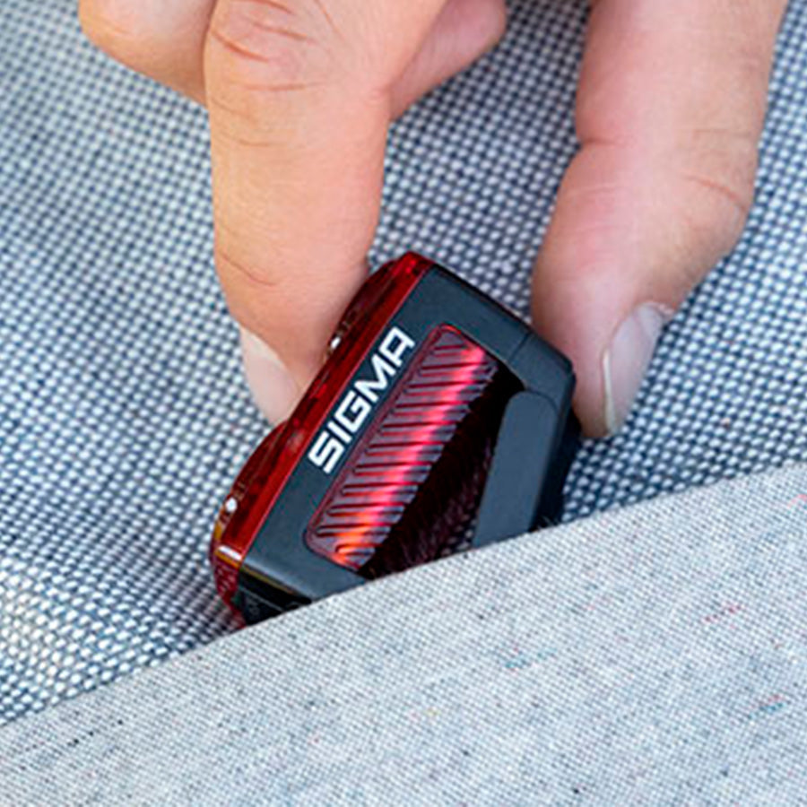 LUZ TRASERA BUSTER RL 150 W/BRAKE LIGHT