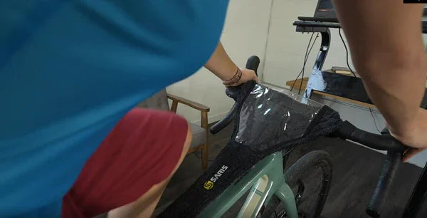 PROTECTOR DE SUDOR Y SOPORTE PARA TELÉFONO SARIS