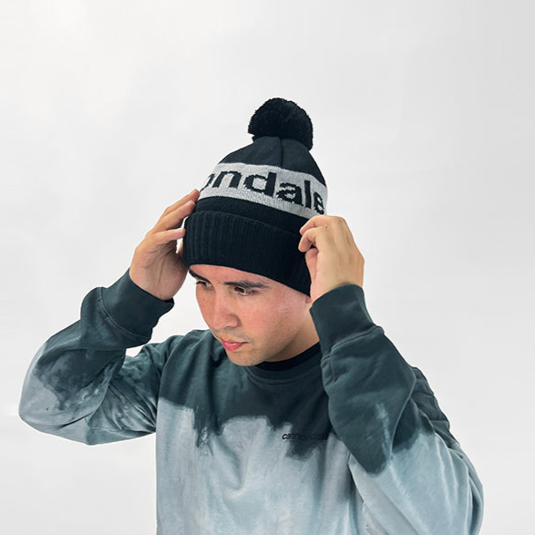 GORRO CON POMPON UNITALLA NEGRO