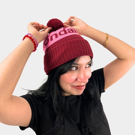 GORRO CON POMPON UNITALLA GUINDA